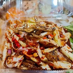 ยำมะม่วงปลากรอบแซ่บๆจัดจ้าน เด้อครับ