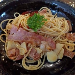 สปาเก็ตตี้พริกแห้งเบค่อน