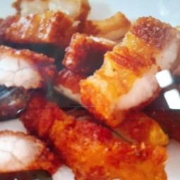 หมูกรอบทอดน้ำปลา