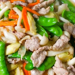 ผัดผักรวมหมูเป็นกับ