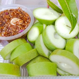 ชุดมะม่วงเบา + แจ่วปลาร้าสับ ข้าวคั่ว