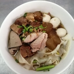 ก๋วยเตี๋ยวหมูตุ๋น