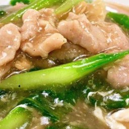 หมี่ขาวราดหน้าหมูหมัก