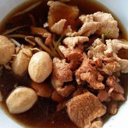 บะหมี่หมู(หมูตุ๋น ลูกชิ้น หมูสด)