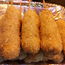 เจ๊บีสถานีเลียปาก คอร์นด็อกชีสเน้นๆ บางกรอบ