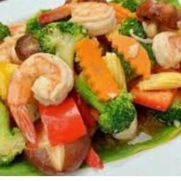 กุ้งผัดผักรวม