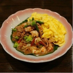 ไข่คนน้ำปลาดอกแคผัดน้ำพริกกะปิกุ้งสับ-กลูเตนฟรี