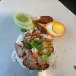 ข้าวหมูแดงผสมหมูกรอบ