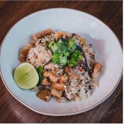 ข้าวผัดปลาทูกากหมูพริกสด-กลูเตนฟรี