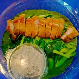 คะน้าหมูกรอบ