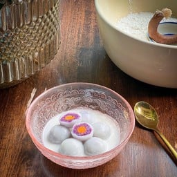 บัวลอยมันม่วงอบควันเทียน