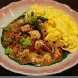 ไข่คนน้ำปลากับดอกแคผัดน้ำพริกกะปิกุ้งสับ gluten-free