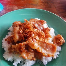 ข้าวหมูกะเทียม