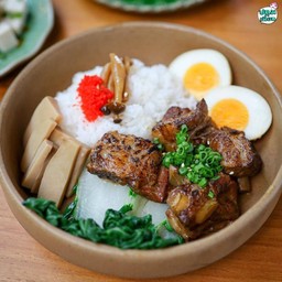 ข้าวหน้าซี่โครงอ่อนหมูตุ๋น