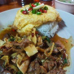 ข้าวผัดกระเพราเครื่องใน ไก่หน่อไม้ดอง