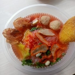ก๋วยเตี๋ยวไก่มะระ & หมูแดงเย็นตาโฟ ตลาดชินตา