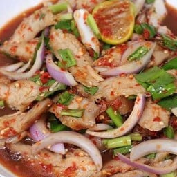 ยำคอหมูย่าง