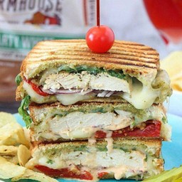 ⭐4.5 (102) - แซนวิช อกไก่ มีผักสดและผลไม้ถึง 9 ชนิด