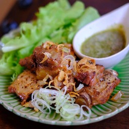 ซี่โครงอ่อนหมูน้ำจิ้มสามรส