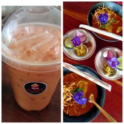 ข้าวซอยน่องไก่และชาไทยนมเย็น