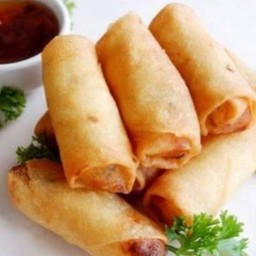 ปอเปี๊ยะทอดกรอบร้อนๆชุดกลาง