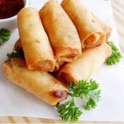 ป๊อเปี๊ยะทอด1ชุดพร้อมน้ำจิ้ม