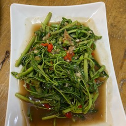 ผัดแขนงไฟแดง