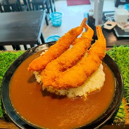 ข้าวแกงกะหรี่กุ้งทอด