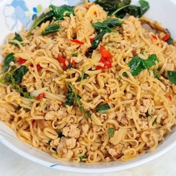 มาม่าผัดกระเพรา