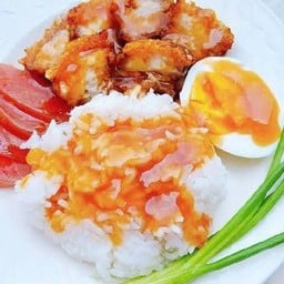 หมูกรอบเมืองนนท์ ใต้ต้นสน เส้นหน้าสนามเทนนิส