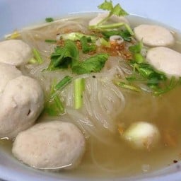 ลูกชิ้นทอดน้ำจิ้มรสเด็ด&ข้าวโพดคลุกเนย