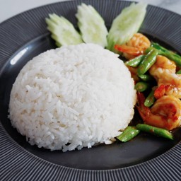 ผัดพริกแกงกุ้งราดข้าว