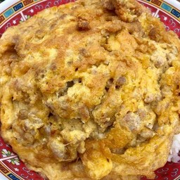 ไข่เจียวหมูสับราดข้าว