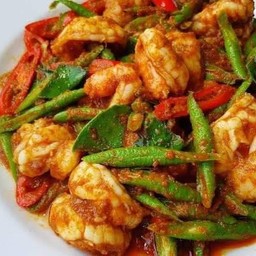 ราดข้าวผัดพริกแกงทะเล