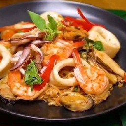 มาม่าผัดกะเพราทะเล