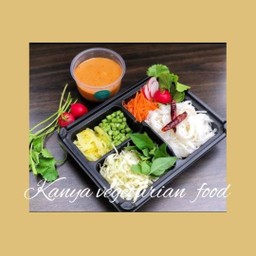 ขนมจีนน้ำยา+เครื่องเคียงผัก