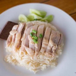 ครัวอิ่มทิพย์ (Aimtip kitchen) ข้าวมันไก่ ข้าวคลุกกะปิ ขนมจีน