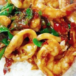 กะเพราทะเลราดข้าว