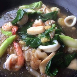 ราดหน้าเส้นใหญ่