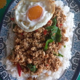 ร้านโคตรกะเพรา กับ ก๋วยเตี๋ยวไก่มะระชามโต