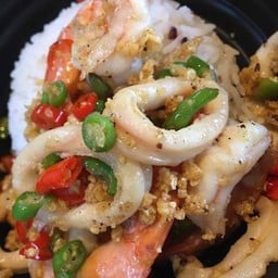 ไข่คั่วพริกเกลือราดข้าว