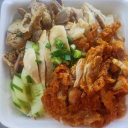 กวางข้าวมันไก่(นรูอัยนี  )ก๋วยเตี๋ยวเนื้อ เย็นตาโฟ