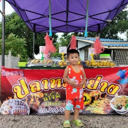 น้องหมู ปลาหมึกย่าง / ยำลูกชิ้น น้องหมู ปลาหมึกย่าง / ยำลูกชิ้น