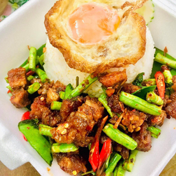 ผัดพริกแกงราดข้าว