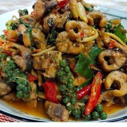 กระเพราร้อยรสตามสั่งอาหารป่า