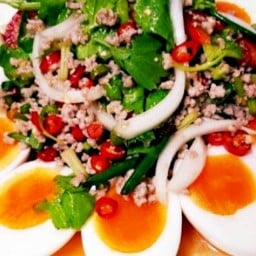 ของขวัญ สารพัดยำ(บ้านป่ากุ๊ก)