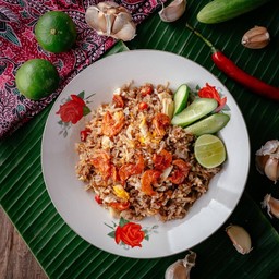 ข้าวคั่วเคยหมูสับกุ้งเสียบนายฝรั่ง