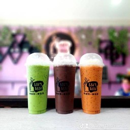 เมานม นาเคียน by née