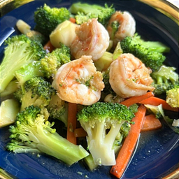 ผัดผักบร็อคโคลี่ราดข้าว (เลือกเนื้อสัตว์ได้)