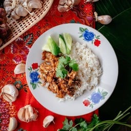 ข้าวสวยหมูผัดกระเทียมพริกไทย
